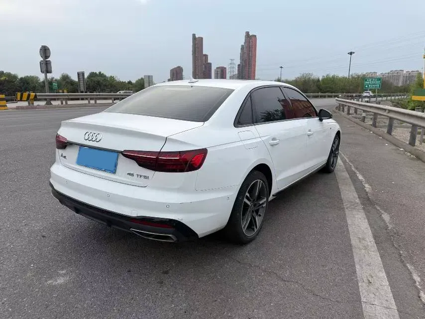 2022 Audi A4L 2.0T 190HP L4 7DCT,autocango,china used car exporter,china ev exporter,chinese used car exporter,chinese used ev exporter
