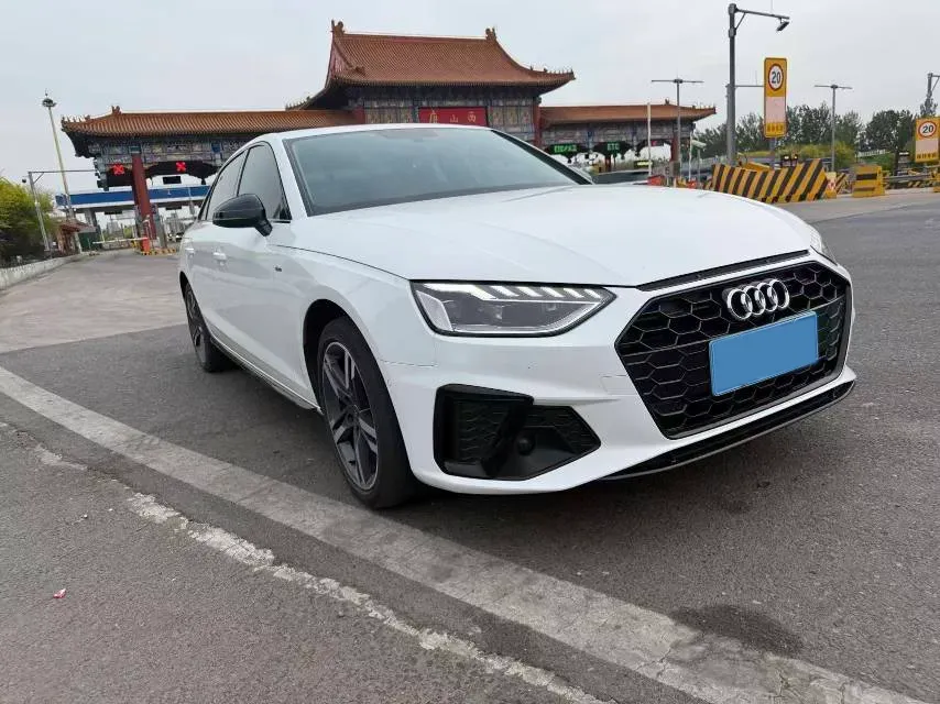 2022 Audi A4L 2.0T 190HP L4 7DCT,autocango,china used car exporter,china ev exporter,chinese used car exporter,chinese used ev exporter