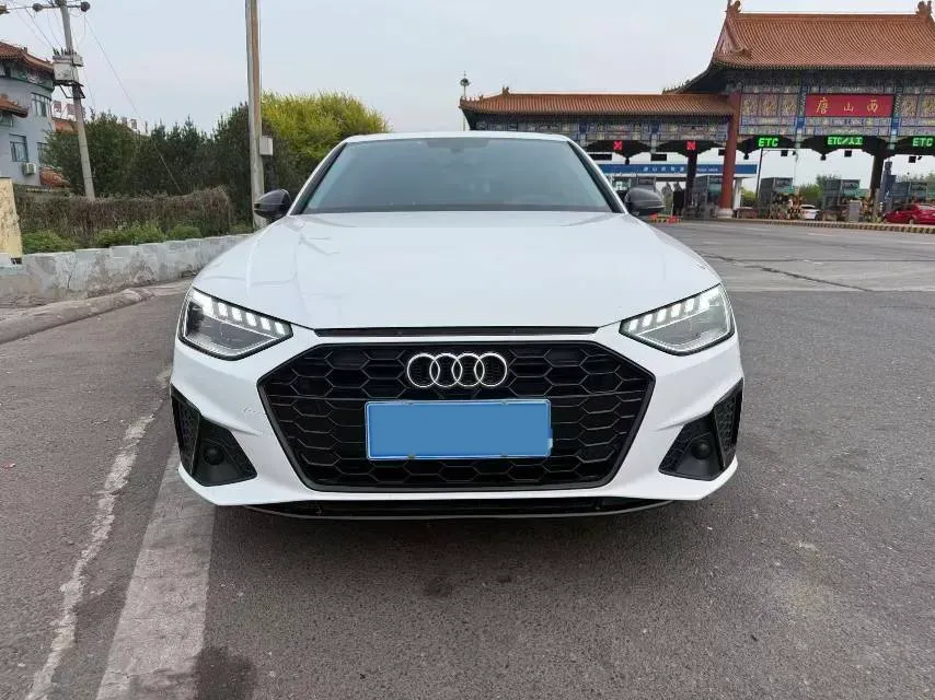 2022 Audi A4L 2.0T 190HP L4 7DCT,autocango,china used car exporter,china ev exporter,chinese used car exporter,chinese used ev exporter
