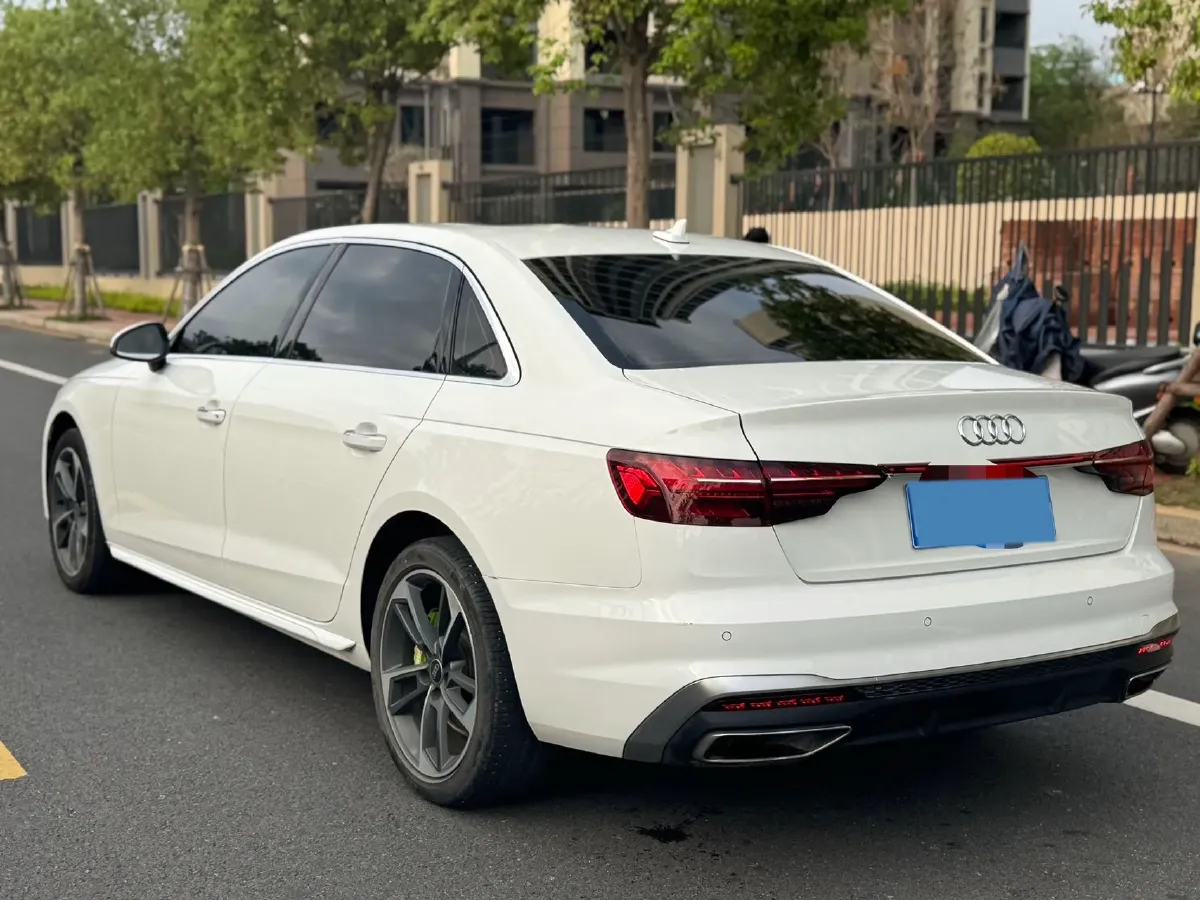 2022 Audi A4L 2.0T 190HP L4 7DCT,autocango,china used car exporter,china ev exporter,chinese used car exporter,chinese used ev exporter
