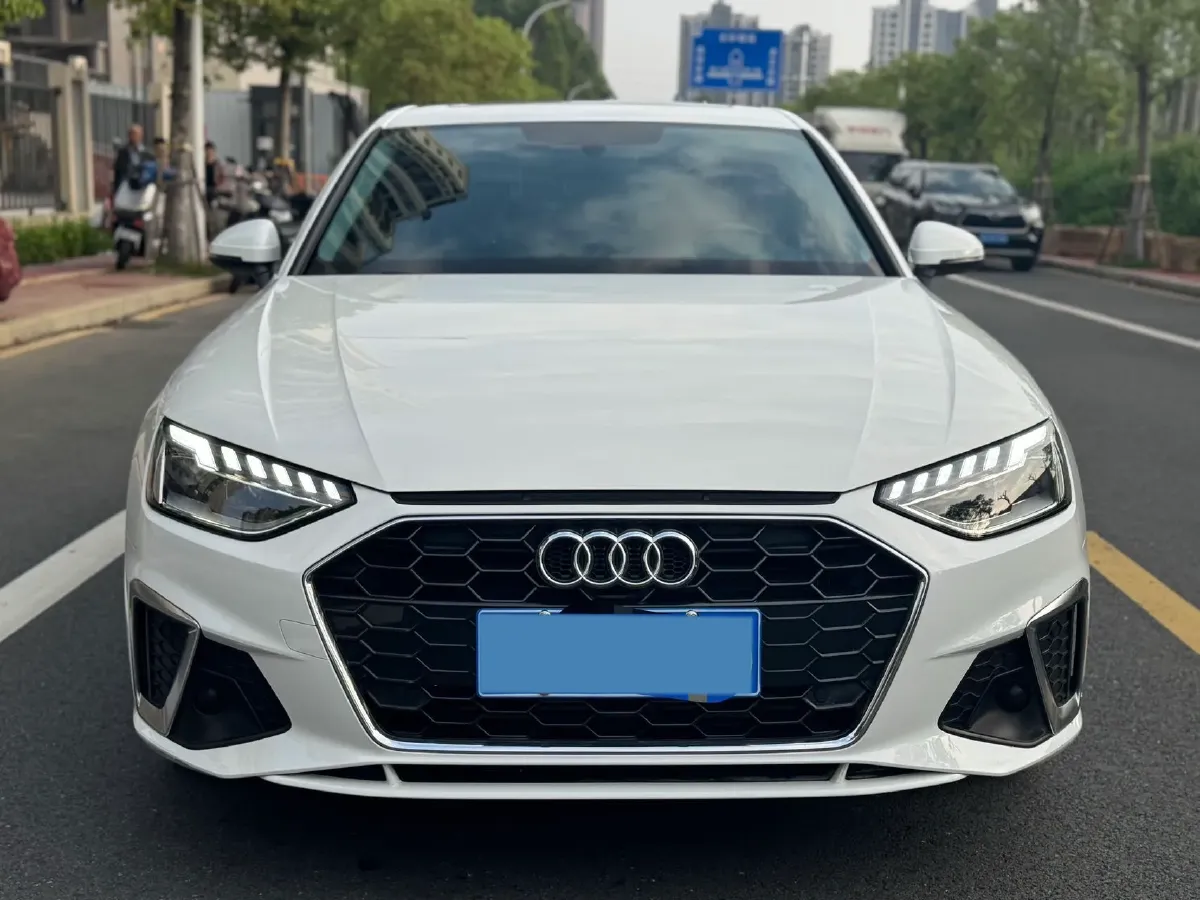 2022 Audi A4L 2.0T 190HP L4 7DCT,autocango,china used car exporter,china ev exporter,chinese used car exporter,chinese used ev exporter