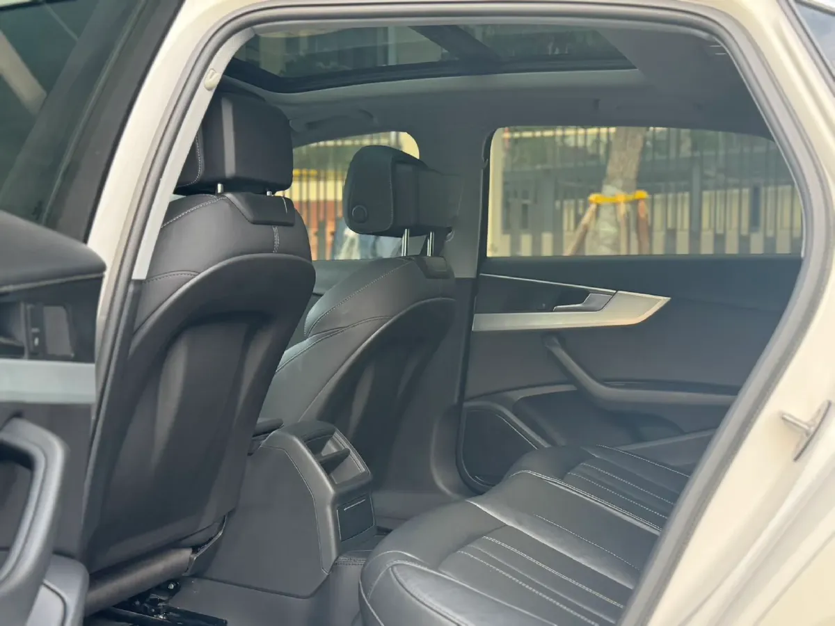 2022 Audi A4L 2.0T 190HP L4 7DCT,autocango,china used car exporter,china ev exporter,chinese used car exporter,chinese used ev exporter