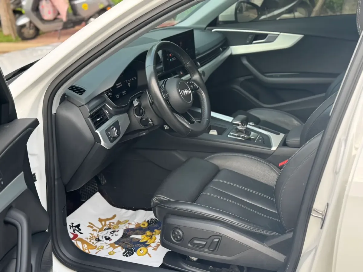 2022 Audi A4L 2.0T 190HP L4 7DCT,autocango,china used car exporter,china ev exporter,chinese used car exporter,chinese used ev exporter