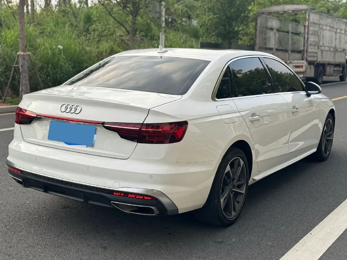 2022 Audi A4L 2.0T 190HP L4 7DCT,autocango,china used car exporter,china ev exporter,chinese used car exporter,chinese used ev exporter