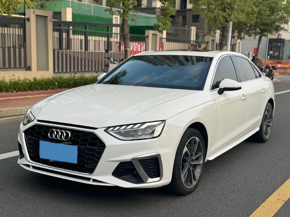 2022 Audi A4L 2.0T 190HP L4 7DCT,autocango,china used car exporter,china ev exporter,chinese used car exporter,chinese used ev exporter
