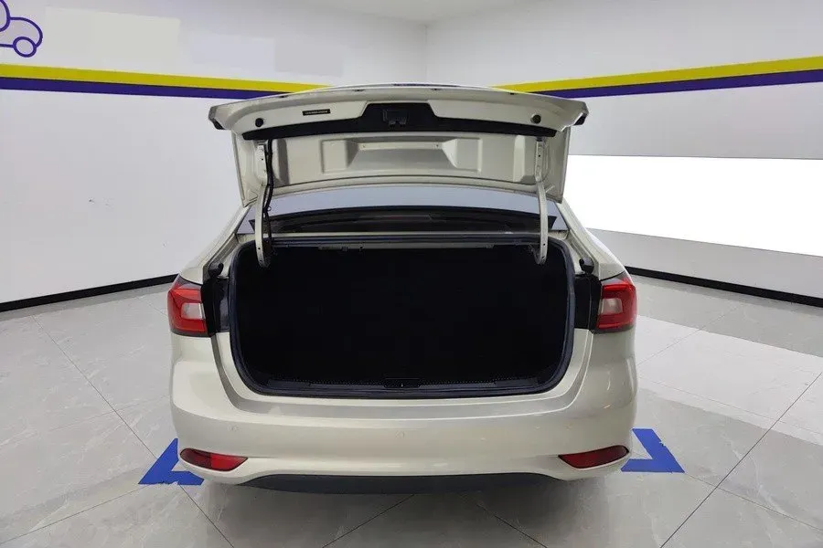 2020 Roewe i5 1.5L 120HP L4 CVT,autocango,china used car exporter,china ev exporter,chinese used car exporter,chinese used ev exporter