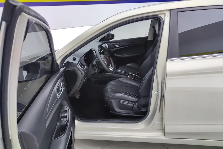 2020 Roewe i5 1.5L 120HP L4 CVT,autocango,china used car exporter,china ev exporter,chinese used car exporter,chinese used ev exporter