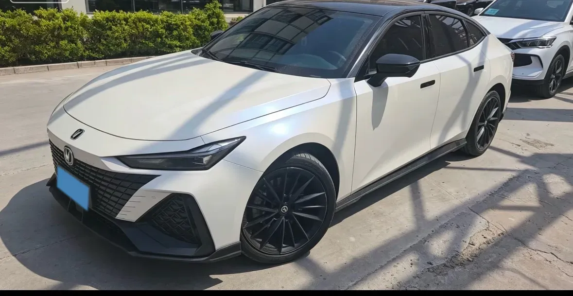 2023 ChangAn UNI-V 2.0T 233HP L4 8AT,autocango,china used car exporter,china ev exporter,chinese used car exporter,chinese used ev exporter