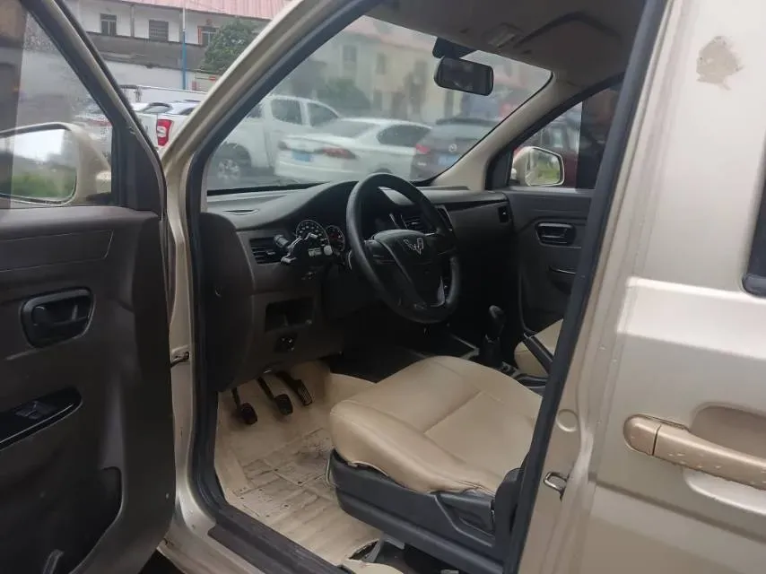 2016 WuLing RongGuang V 1.5L 112HP L4 5MT,autocango,china used car exporter,china ev exporter,chinese used car exporter,chinese used ev exporter