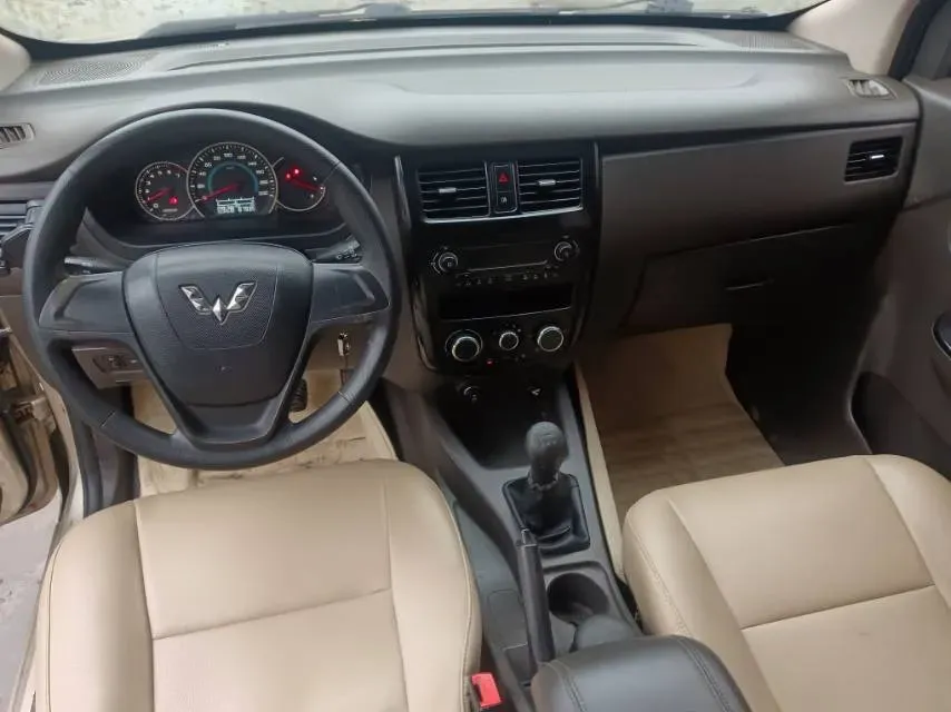 2016 WuLing RongGuang V 1.5L 112HP L4 5MT,autocango,china used car exporter,china ev exporter,chinese used car exporter,chinese used ev exporter