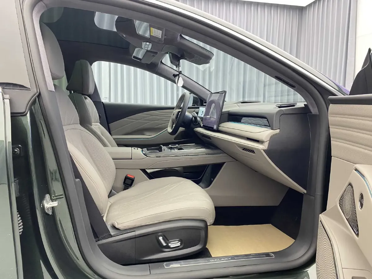 2025 Geely Galaxy Starshine 8 1.5T 163HP L4 3DHT PHEV 27.69KWH,autocango,china used car exporter,china ev exporter,chinese used car exporter,chinese used ev exporter