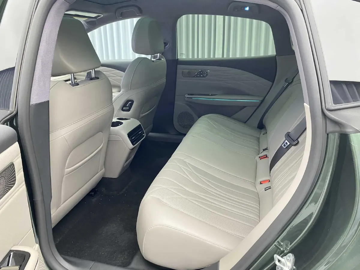 2025 Geely Galaxy Starshine 8 1.5T 163HP L4 3DHT PHEV 27.69KWH,autocango,china used car exporter,china ev exporter,chinese used car exporter,chinese used ev exporter