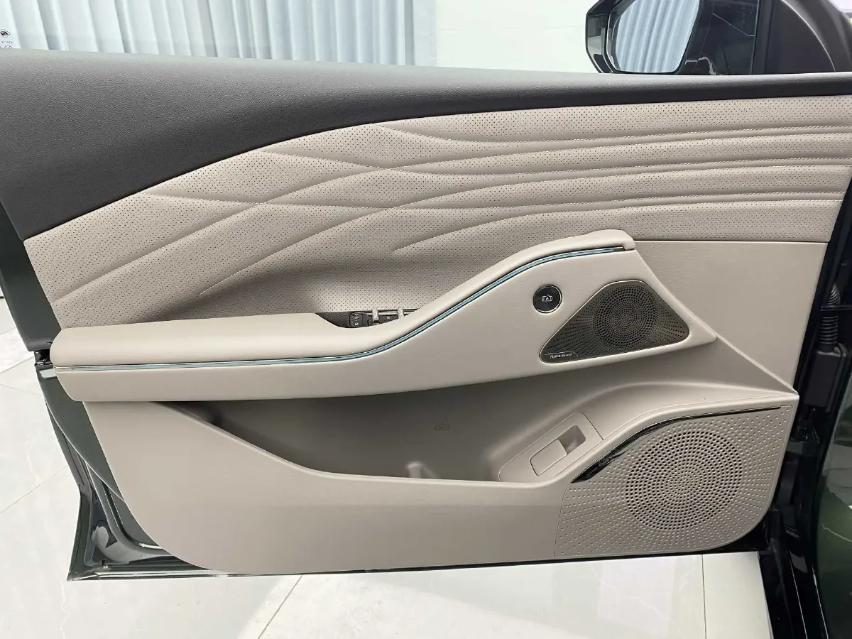 2025 Geely Galaxy Starshine 8 1.5T 163HP L4 3DHT PHEV 27.69KWH,autocango,china used car exporter,china ev exporter,chinese used car exporter,chinese used ev exporter