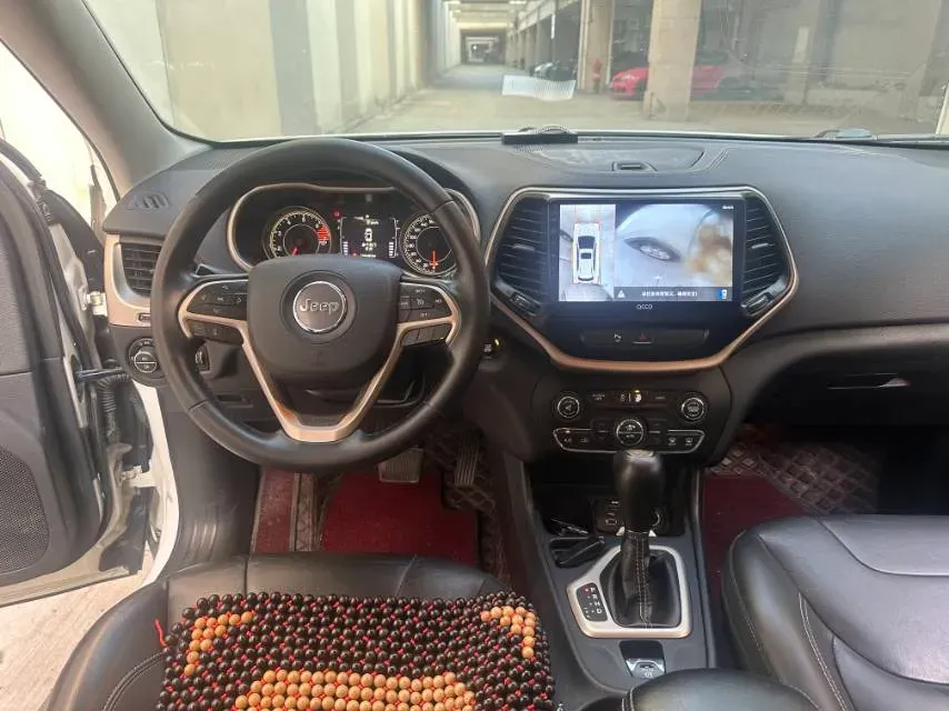 2017 Jeep Cherokee 2.4L 175HP L4 9AT,autocango,china used car exporter,china ev exporter,chinese used car exporter,chinese used ev exporter