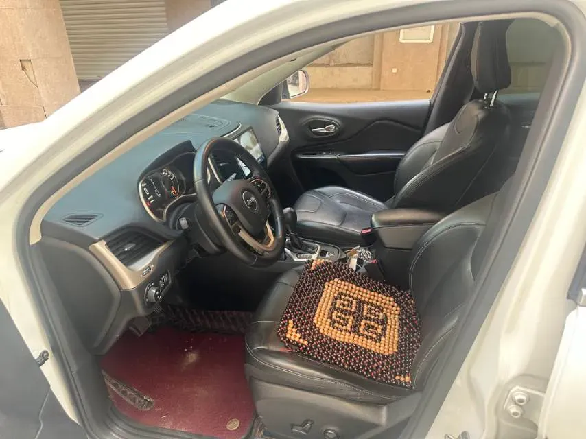 2017 Jeep Cherokee 2.4L 175HP L4 9AT,autocango,china used car exporter,china ev exporter,chinese used car exporter,chinese used ev exporter