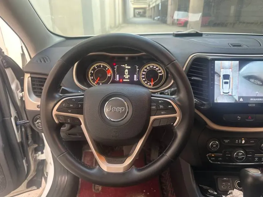 2017 Jeep Cherokee 2.4L 175HP L4 9AT,autocango,china used car exporter,china ev exporter,chinese used car exporter,chinese used ev exporter