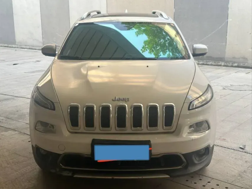 2017 Jeep Cherokee 2.4L 175HP L4 9AT,autocango,china used car exporter,china ev exporter,chinese used car exporter,chinese used ev exporter