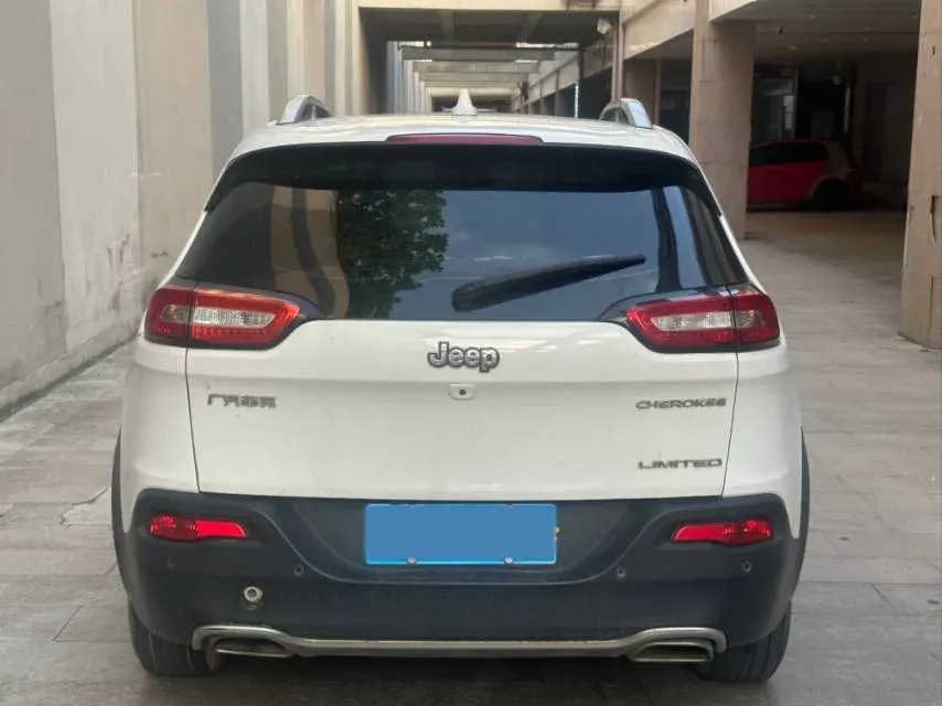 2017 Jeep Cherokee 2.4L 175HP L4 9AT,autocango,china used car exporter,china ev exporter,chinese used car exporter,chinese used ev exporter