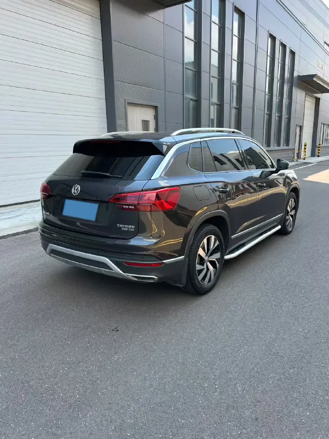2019 Jeep Cherokee 2.0T 234HP L4 9AT,autocango,china used car exporter,china ev exporter,chinese used car exporter,chinese used ev exporter