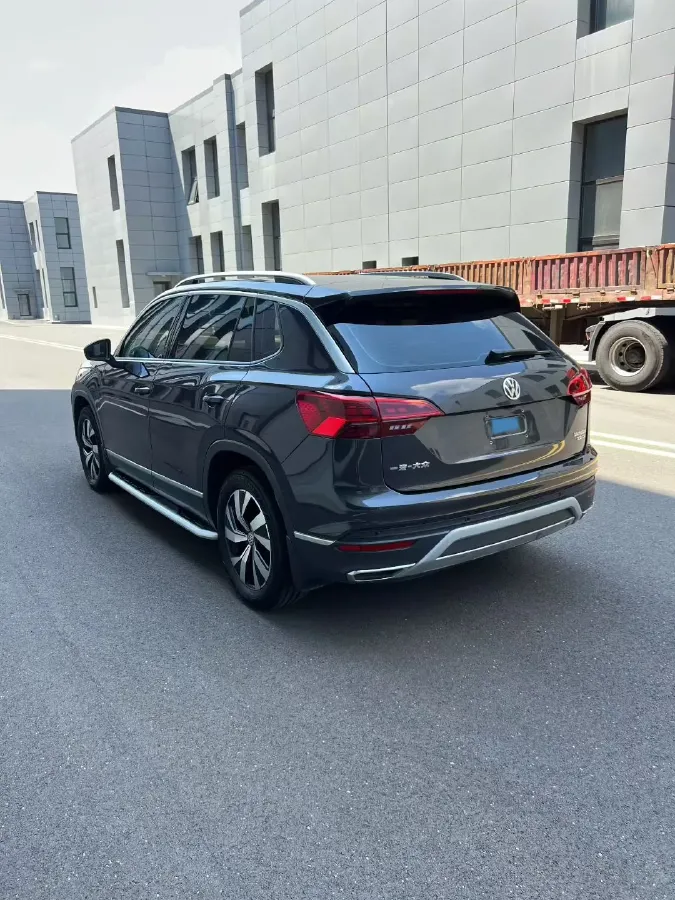 2019 Jeep Cherokee 2.0T 234HP L4 9AT,autocango,china used car exporter,china ev exporter,chinese used car exporter,chinese used ev exporter