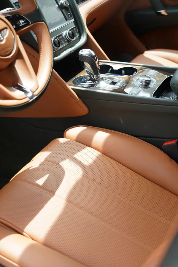 2018 Bentley Bentayga 4.0T 550HP V8 8AT,autocango,china used car exporter,china ev exporter,chinese used car exporter,chinese used ev exporter