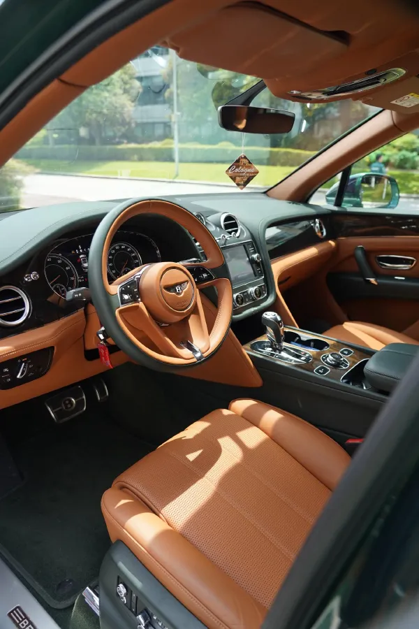 2018 Bentley Bentayga 4.0T 550HP V8 8AT,autocango,china used car exporter,china ev exporter,chinese used car exporter,chinese used ev exporter