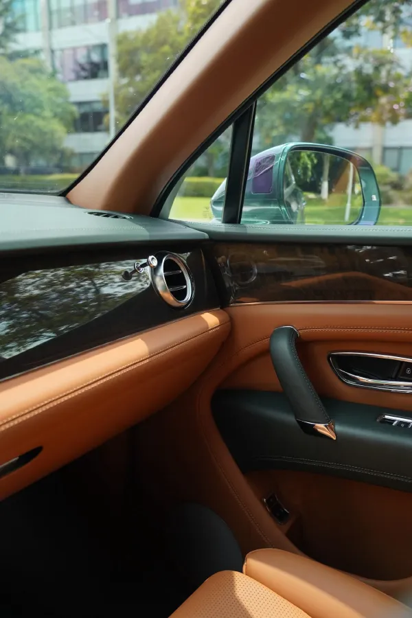 2018 Bentley Bentayga 4.0T 550HP V8 8AT,autocango,china used car exporter,china ev exporter,chinese used car exporter,chinese used ev exporter