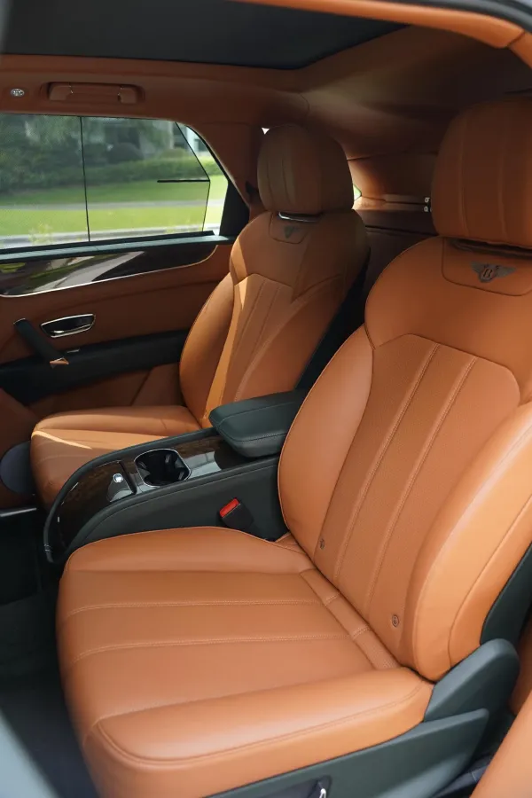 2018 Bentley Bentayga 4.0T 550HP V8 8AT,autocango,china used car exporter,china ev exporter,chinese used car exporter,chinese used ev exporter