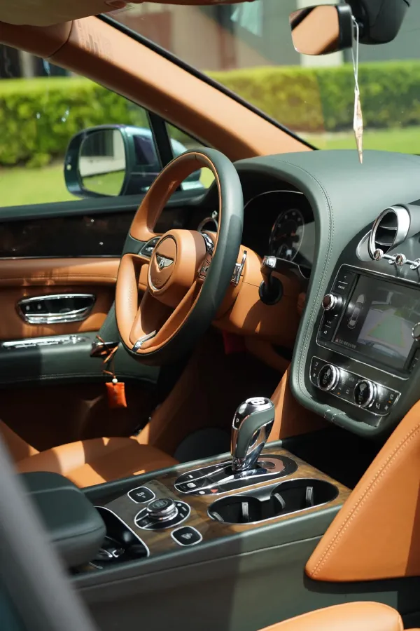 2018 Bentley Bentayga 4.0T 550HP V8 8AT,autocango,china used car exporter,china ev exporter,chinese used car exporter,chinese used ev exporter