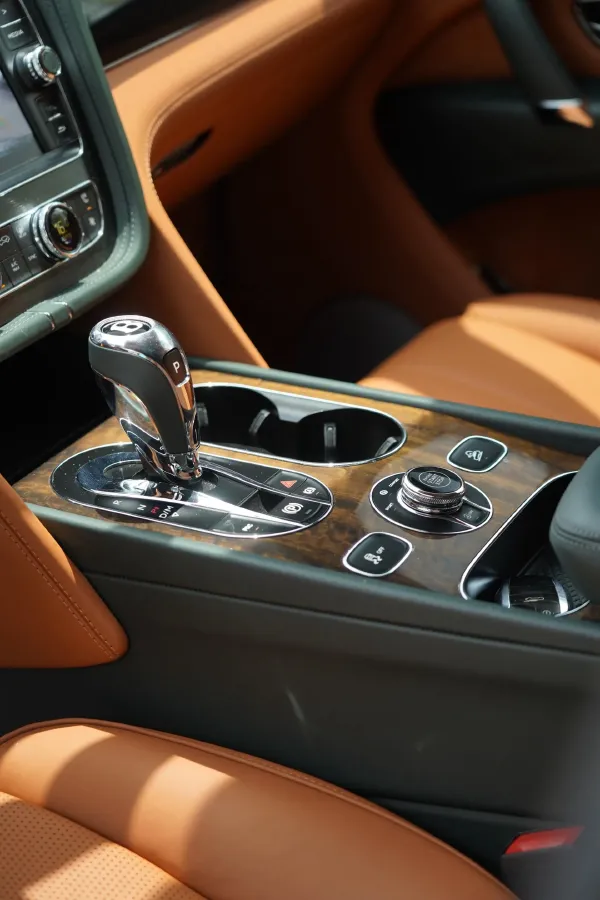 2018 Bentley Bentayga 4.0T 550HP V8 8AT,autocango,china used car exporter,china ev exporter,chinese used car exporter,chinese used ev exporter