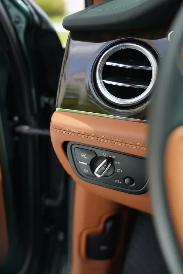 2018 Bentley Bentayga 4.0T 550HP V8 8AT,autocango,china used car exporter,china ev exporter,chinese used car exporter,chinese used ev exporter