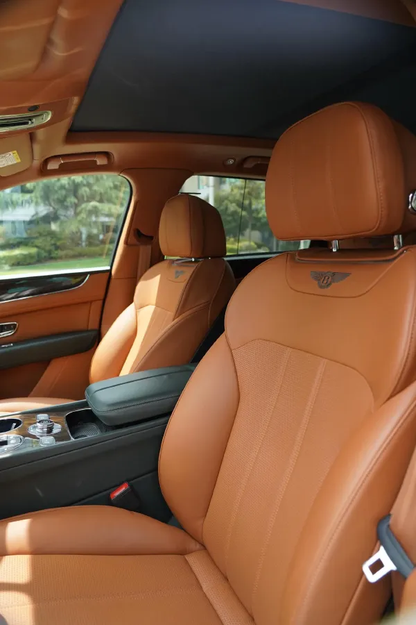 2018 Bentley Bentayga 4.0T 550HP V8 8AT,autocango,china used car exporter,china ev exporter,chinese used car exporter,chinese used ev exporter