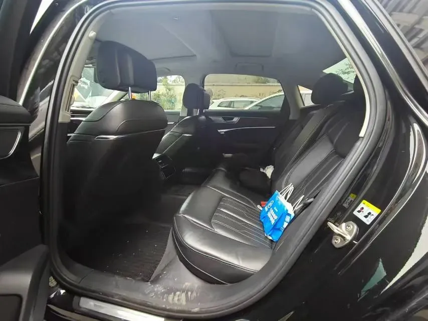 2021 Audi A6L 2.0T 224HP L4 7DCT,autocango,china used car exporter,china ev exporter,chinese used car exporter,chinese used ev exporter