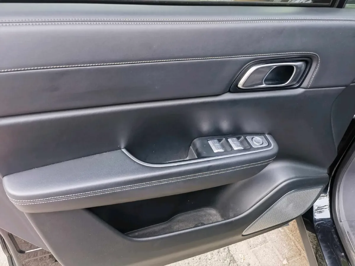 2020 Li ONE Range Extended 131HP REEV 40.5KWH,autocango,china used car exporter,china ev exporter,chinese used car exporter,chinese used ev exporter