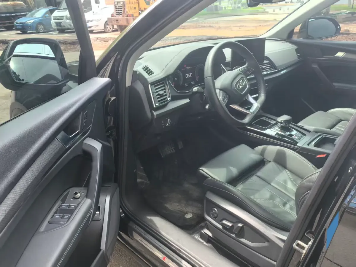 2022 Audi Q5L 2.0T 190HP L4 7DCT,autocango,china used car exporter,china ev exporter,chinese used car exporter,chinese used ev exporter