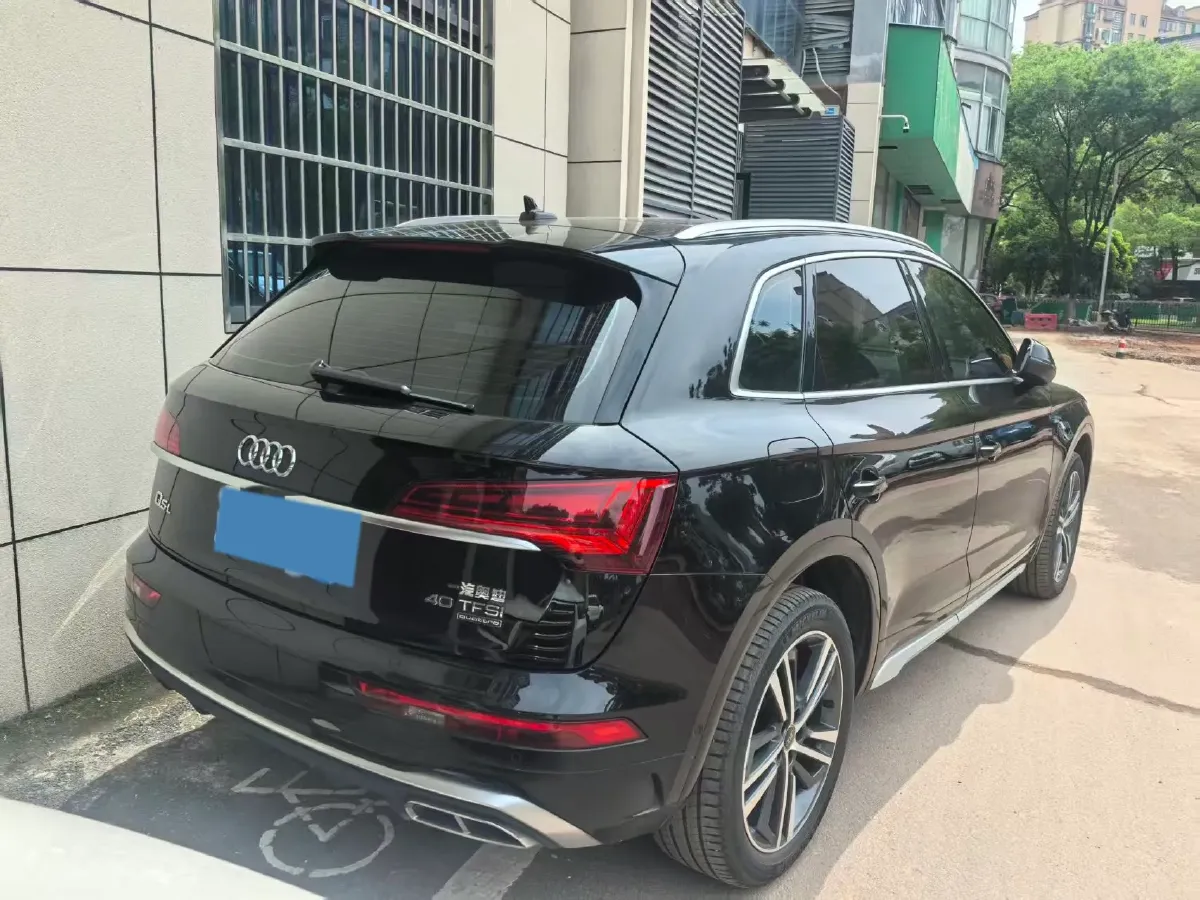 2022 Audi Q5L 2.0T 190HP L4 7DCT,autocango,china used car exporter,china ev exporter,chinese used car exporter,chinese used ev exporter
