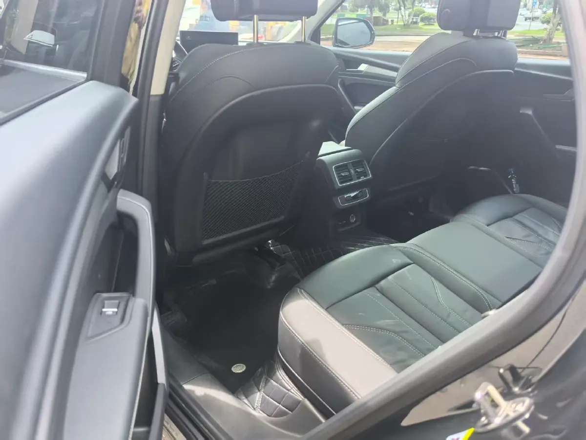 2022 Audi Q5L 2.0T 190HP L4 7DCT,autocango,china used car exporter,china ev exporter,chinese used car exporter,chinese used ev exporter