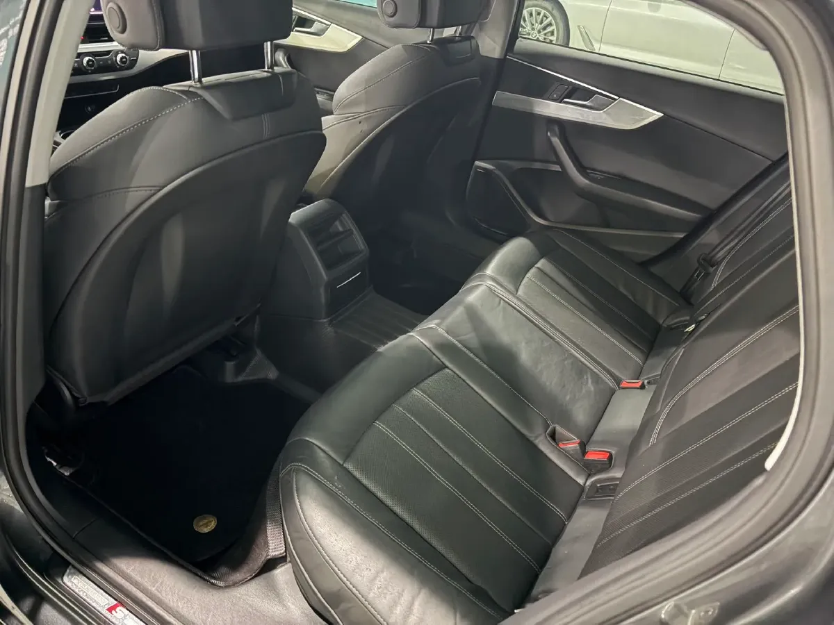 2020 Audi A4L 2.0T 150HP L4 7DCT,autocango,china used car exporter,china ev exporter,chinese used car exporter,chinese used ev exporter