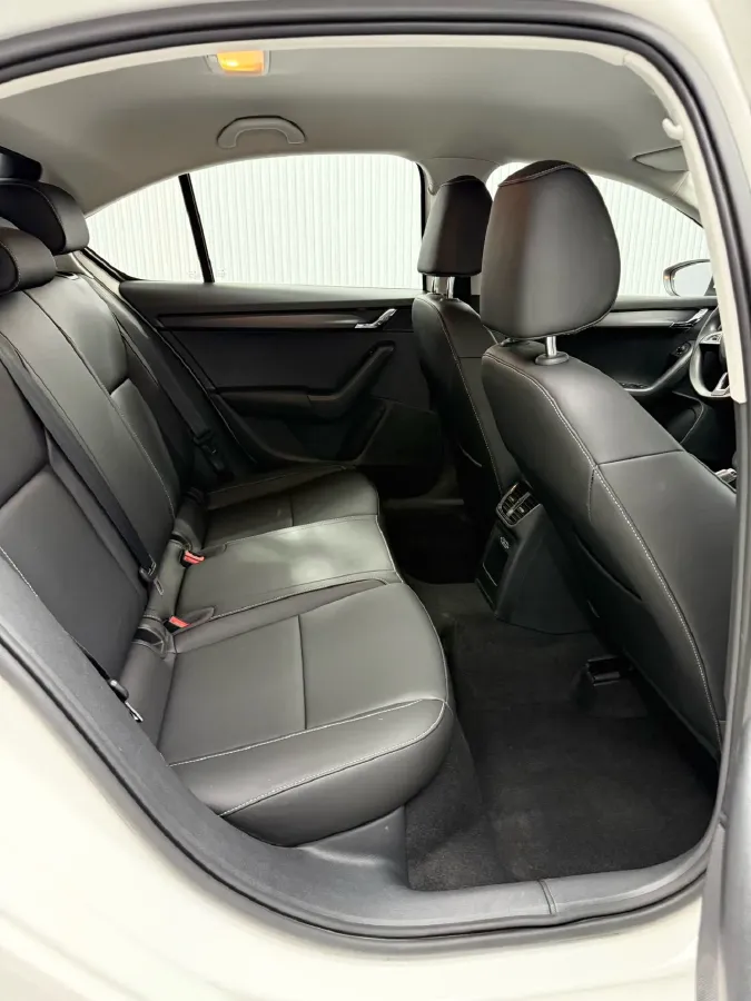 2021 Skoda Octavia 1.5L 113HP L4 6AT,autocango,china used car exporter,china ev exporter,chinese used car exporter,chinese used ev exporter