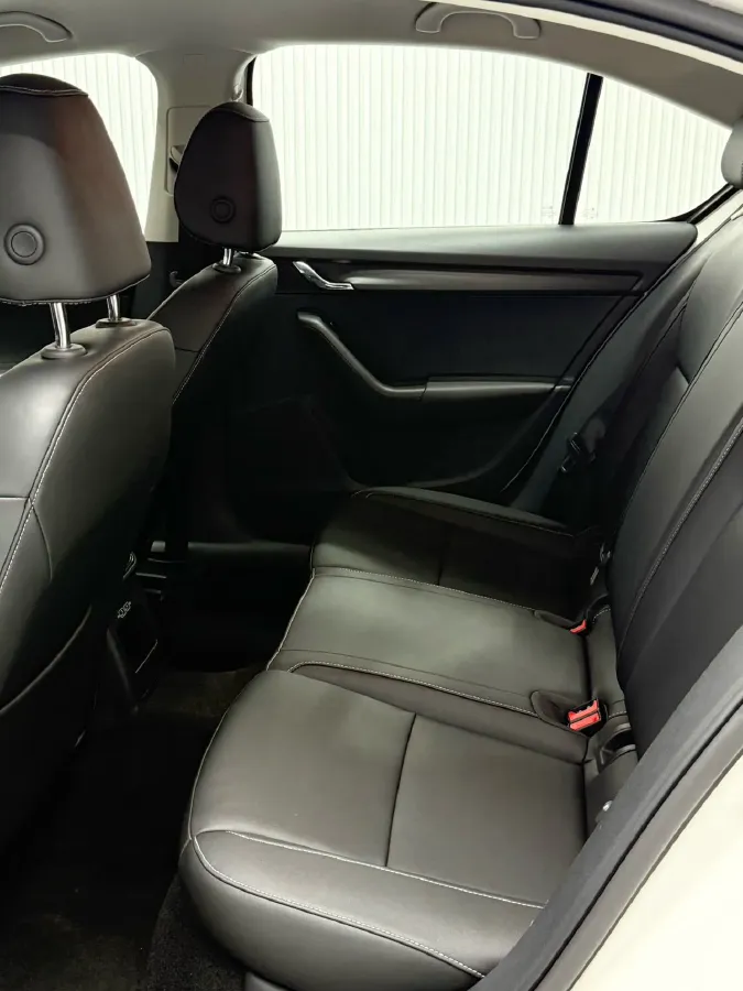 2021 Skoda Octavia 1.5L 113HP L4 6AT,autocango,china used car exporter,china ev exporter,chinese used car exporter,chinese used ev exporter