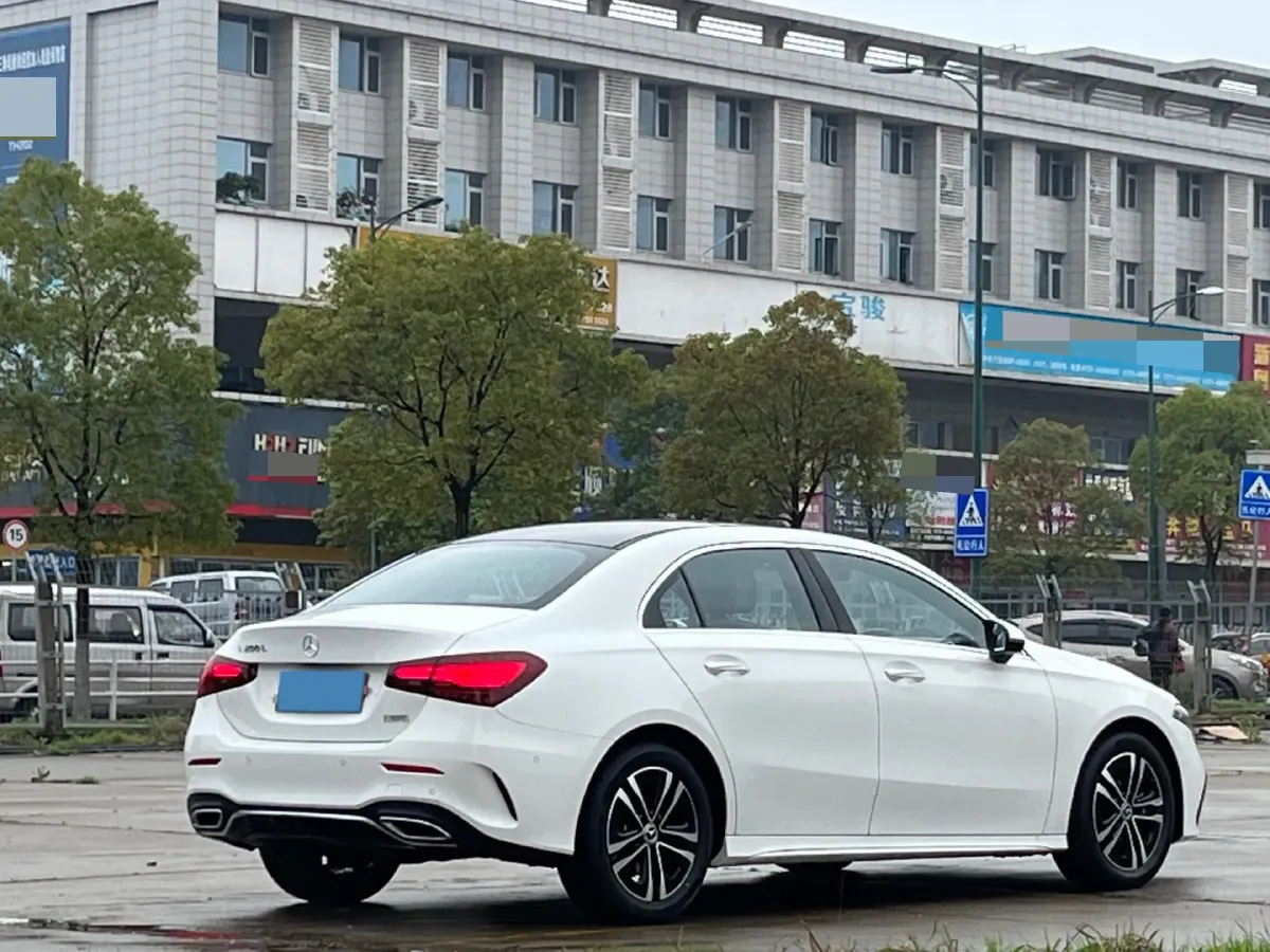 2024 Mercedes-Benz A Class 1.3T 163HP L4 7DCT,autocango,china used car exporter,china ev exporter,chinese used car exporter,chinese used ev exporter