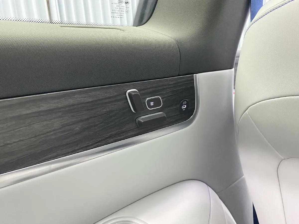 2024 AITO AITO M9 1.5T 152HP L4 REEV 42KWH,autocango,china used car exporter,china ev exporter,chinese used car exporter,chinese used ev exporter