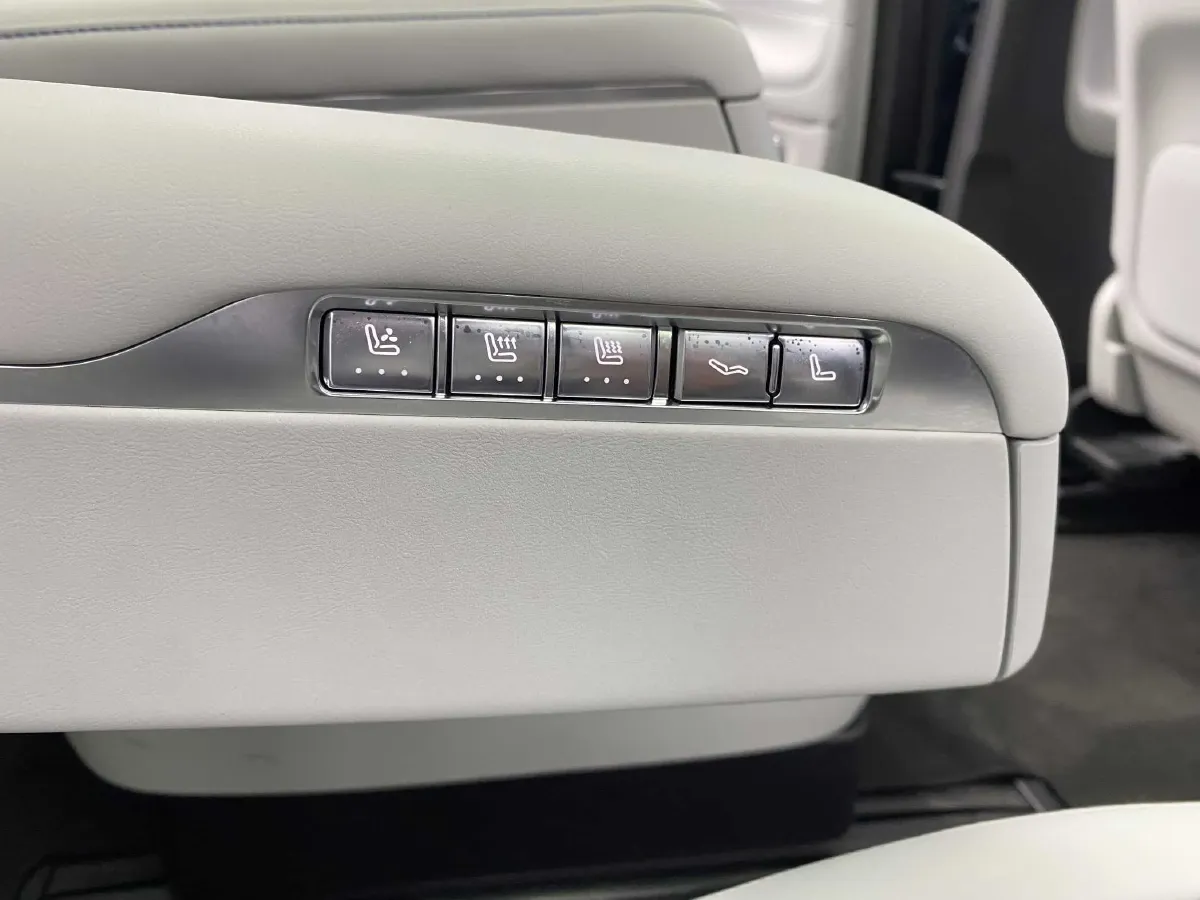 2024 AITO AITO M9 1.5T 152HP L4 REEV 42KWH,autocango,china used car exporter,china ev exporter,chinese used car exporter,chinese used ev exporter