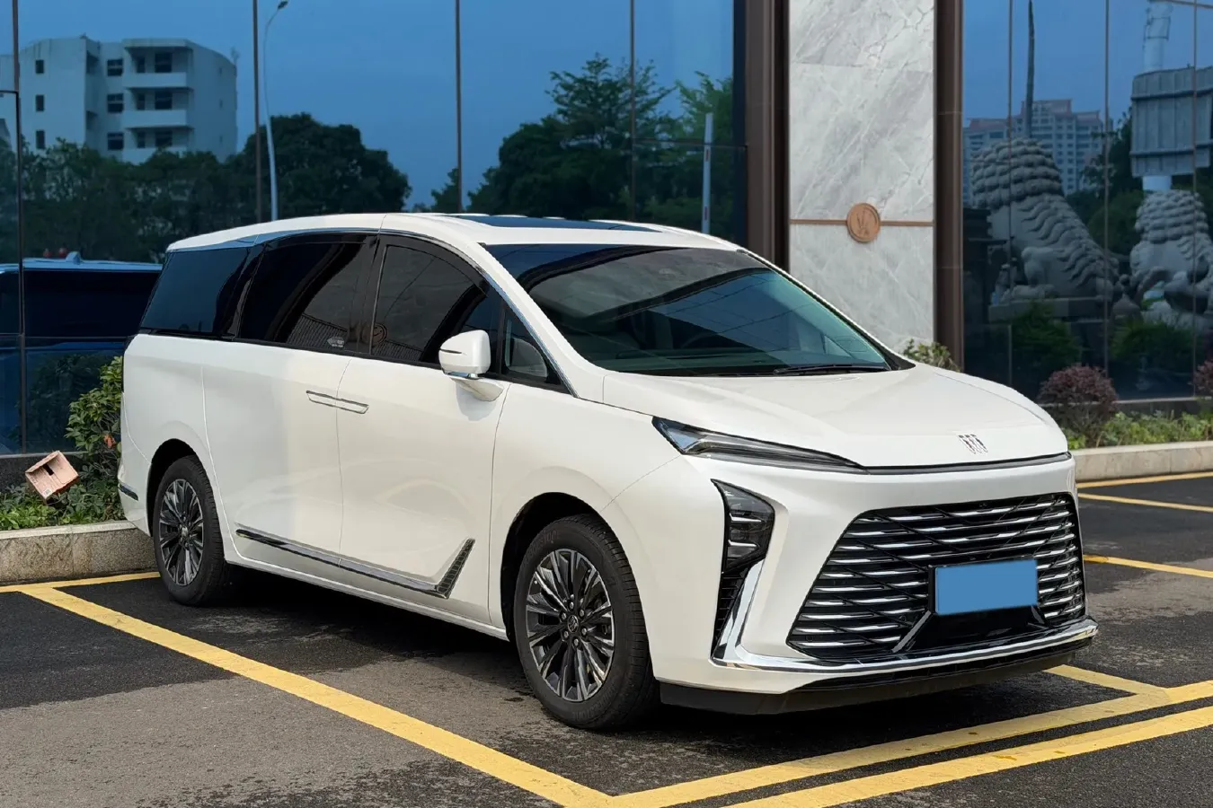 2025 Buick GL8 2.0T 237HP L4 9AT,autocango,china used car exporter,china ev exporter,chinese used car exporter,chinese used ev exporter