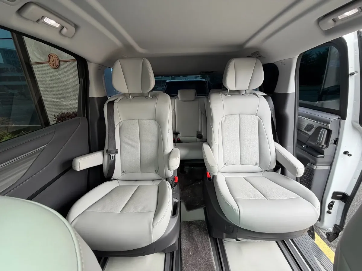 2025 Buick GL8 2.0T 237HP L4 9AT,autocango,china used car exporter,china ev exporter,chinese used car exporter,chinese used ev exporter