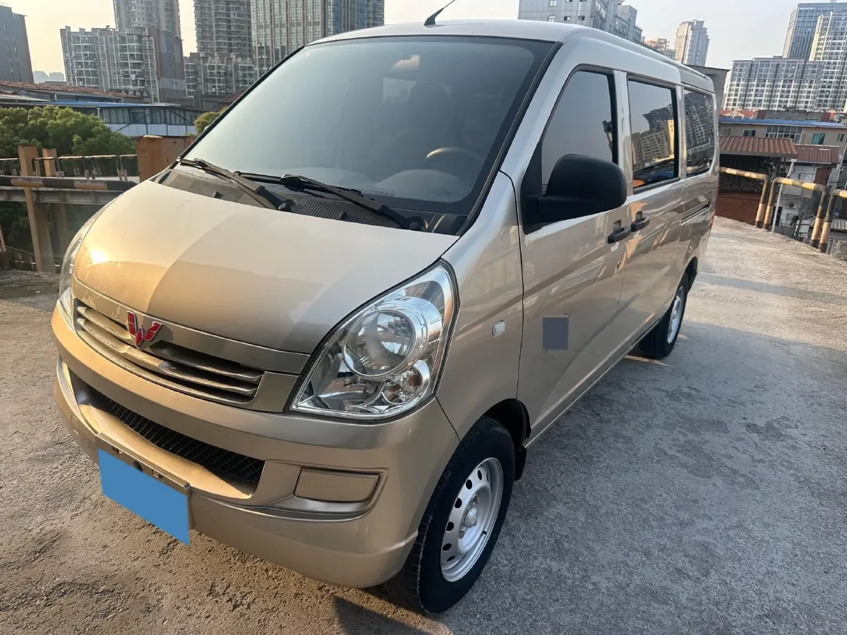 2019 WuLing RongGuang 1.2L 82HP L4 5MT,autocango,china used car exporter,china ev exporter,chinese used car exporter,chinese used ev exporter