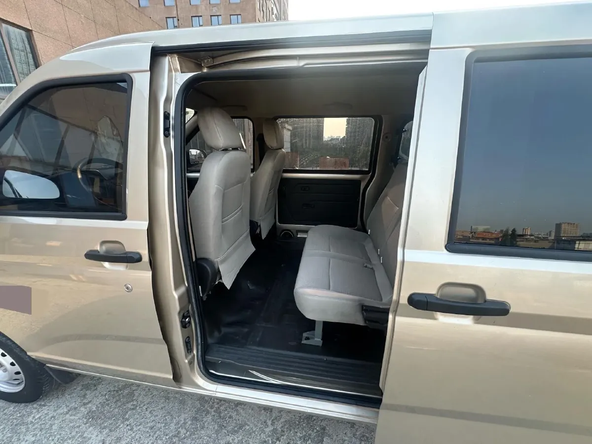 2019 WuLing RongGuang 1.2L 82HP L4 5MT,autocango,china used car exporter,china ev exporter,chinese used car exporter,chinese used ev exporter