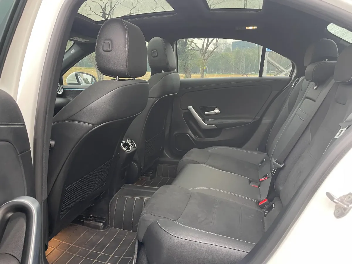 2021 Mercedes-Benz A Class 1.3T 163HP L4 7DCT,autocango,china used car exporter,china ev exporter,chinese used car exporter,chinese used ev exporter