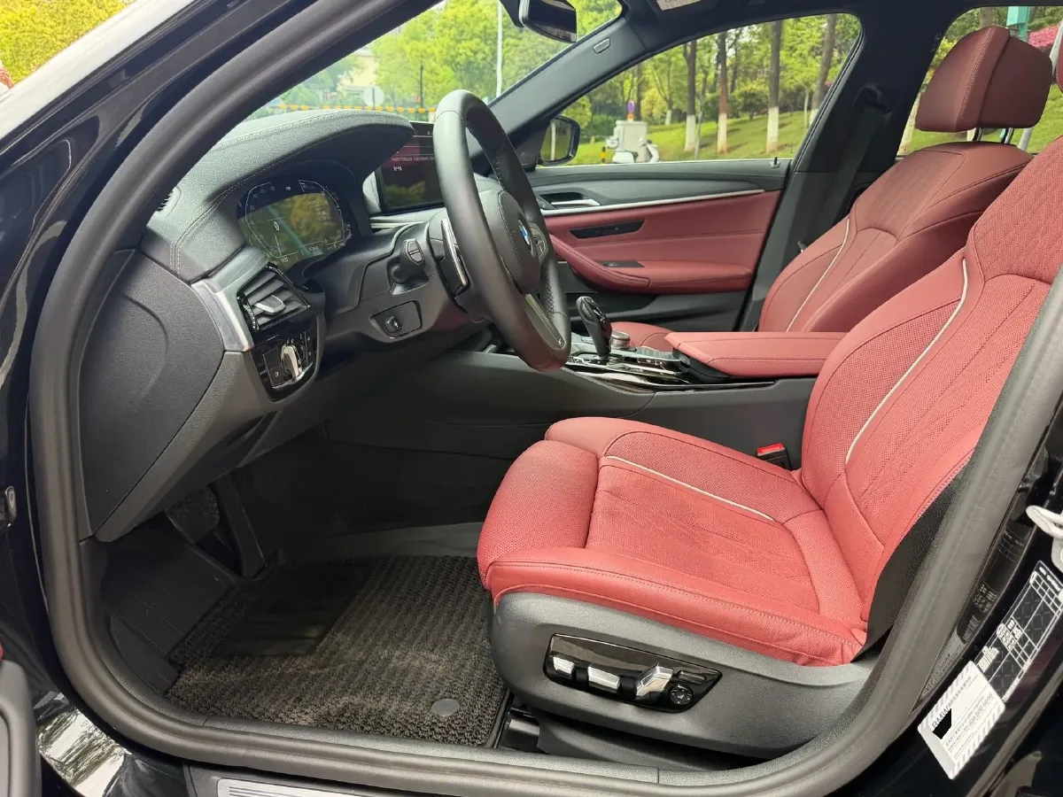 2023 BMW 5 Series 2.0T 245HP L4 8AT,autocango,china used car exporter,china ev exporter,chinese used car exporter,chinese used ev exporter