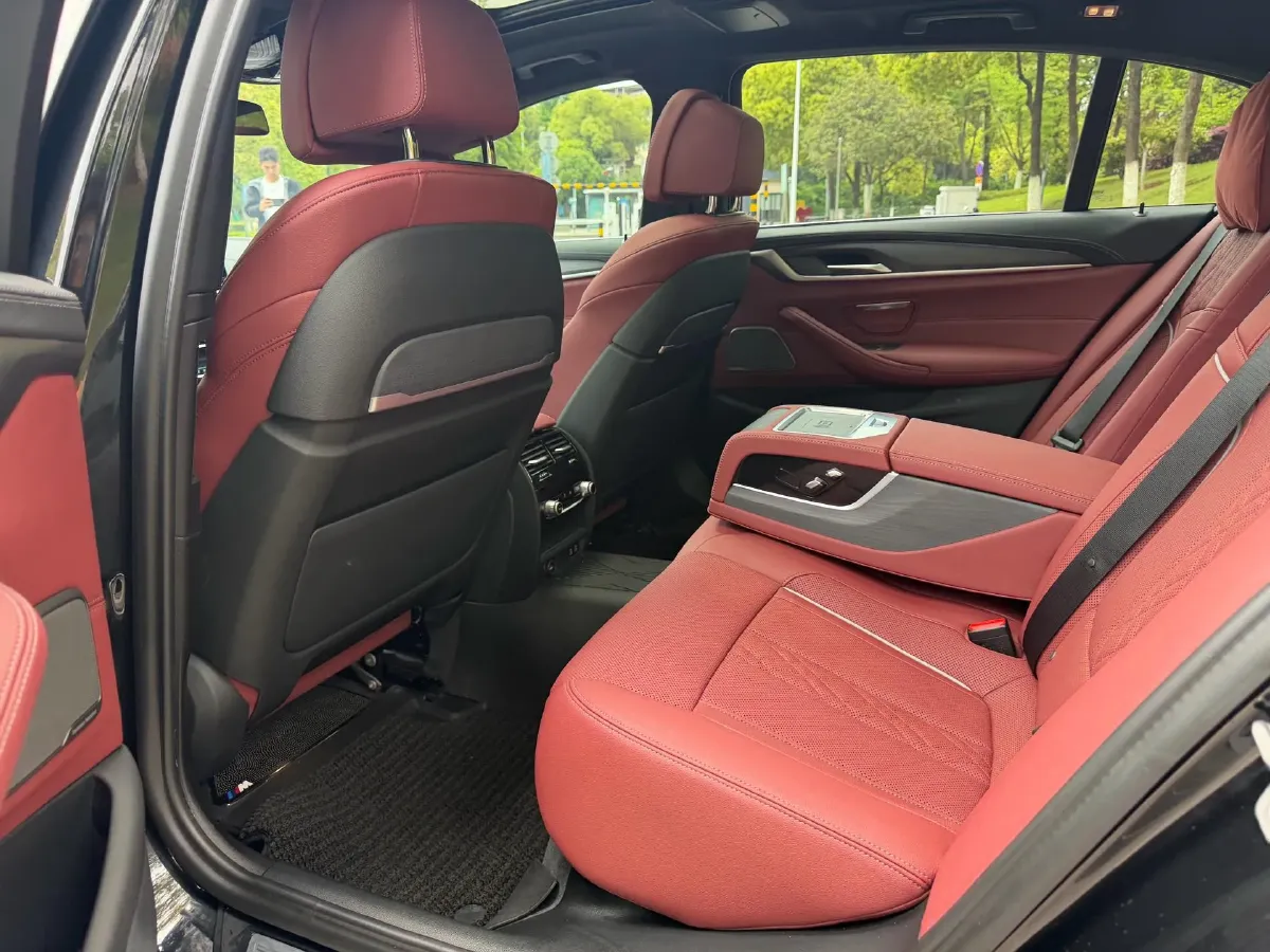 2023 BMW 5 Series 2.0T 245HP L4 8AT,autocango,china used car exporter,china ev exporter,chinese used car exporter,chinese used ev exporter